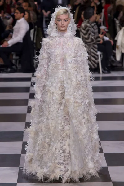 Look 30